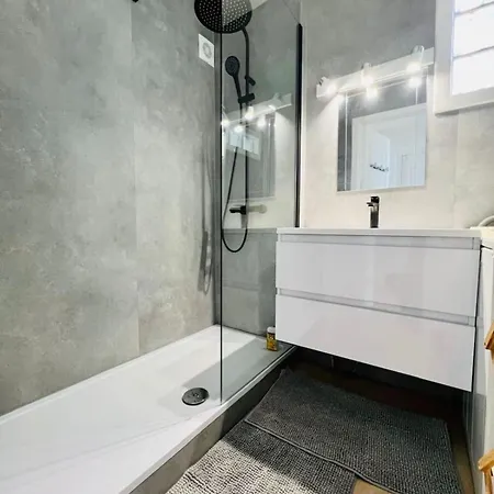 Apartment Comfortable With Sea View